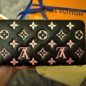 LIMITED EDITION ZIPPY WALLET LOUIS V.